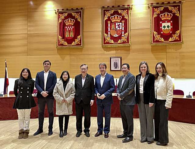 Una delegación filipina visita el Ayuntamiento de Tres Cantos