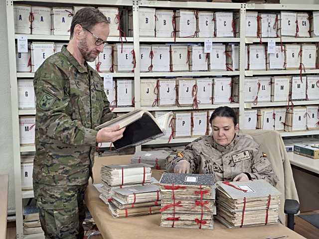 Comienza la reorganización del archivo de la Subdelegación de Defensa en Ávila