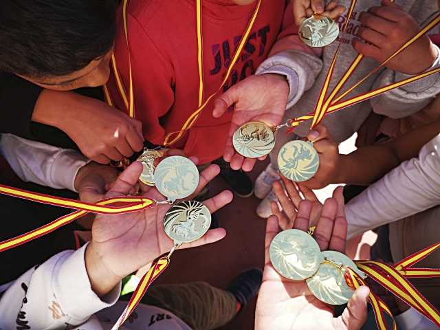 La carrera solidaria escolar del CRA ‘Fuenteadaja’ sensibiliza sobre la leucemia infantil