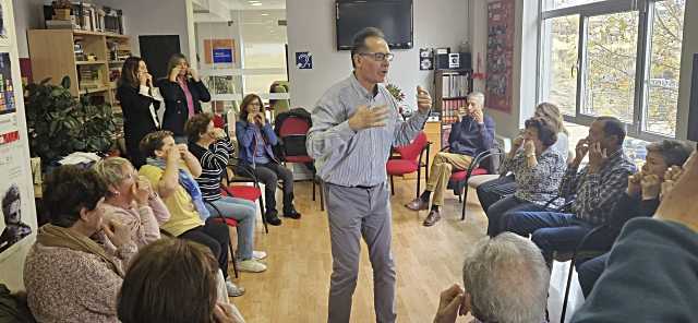 Taller de risoterapia en el Centro de Mayores Jesús Jiménez Bustos