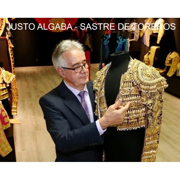 Visita al Museo de vestidos de torear de Justo Algaba de los Amigos del conde de Colombí