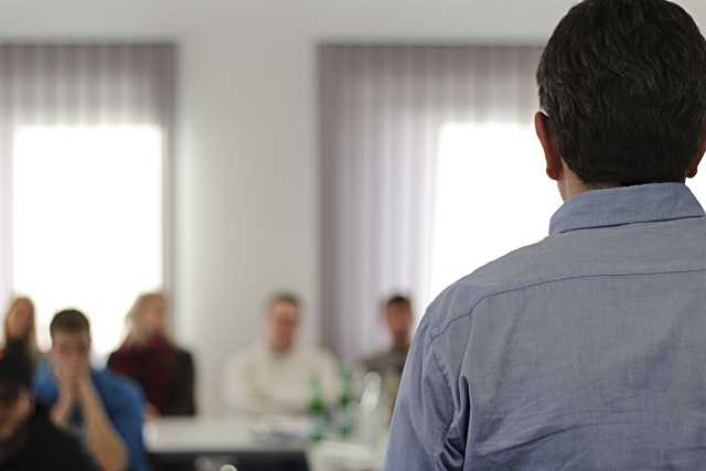 Las Rozas lanza talleres para apoyar a familias con adolescentes y preadolescentes