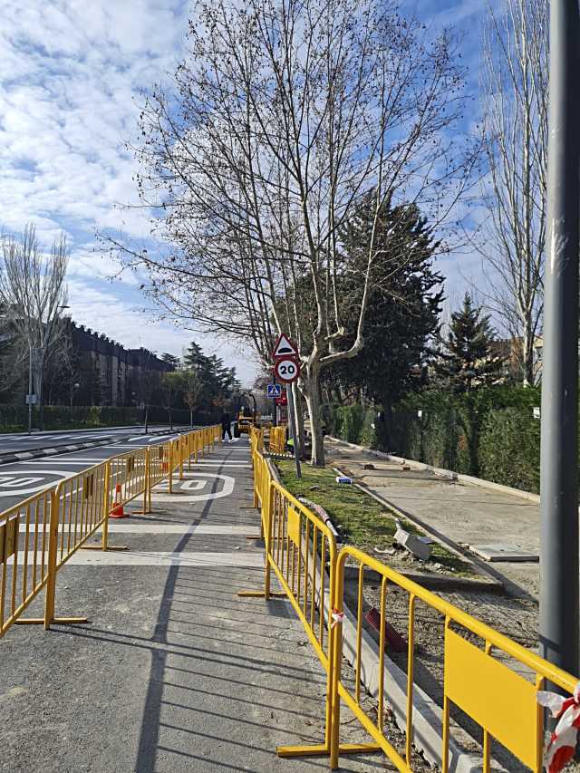 Comienzan las obras de renovación del suelo en la Avenida de los Reyes Católicos de Majadahonda