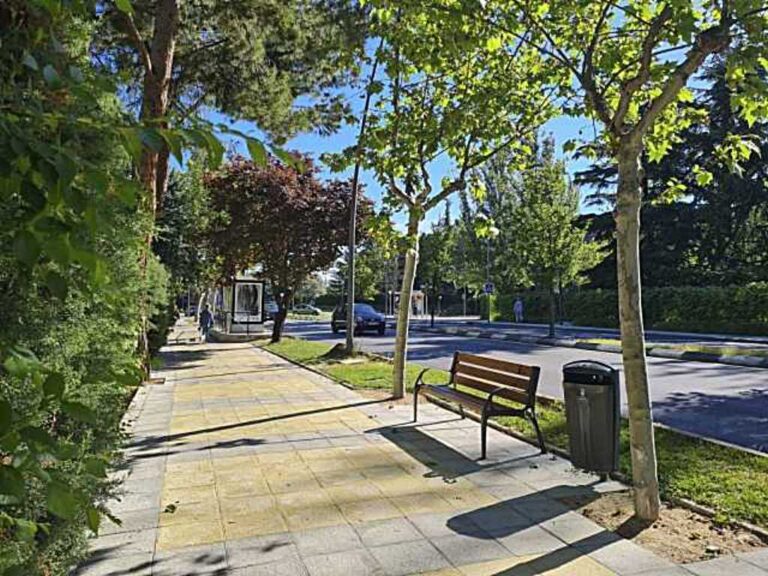 Finalizan las obras de rehabilitación en la avenida de los Reyes Católicos en Majadahonda