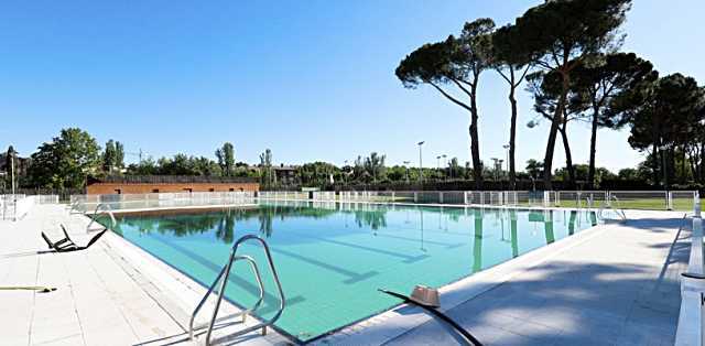 Inauguración de la piscina de verano en Pozuelo de Alarcón el 14 de junio
