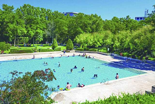 Alcobendas abre la piscina de verano del Polideportivo Municipal José Caballero