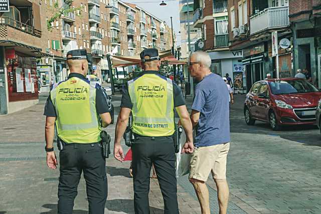 La Policía Local de Alcobendas activa el Plan Vacaciones Seguras para proteger durante el verano