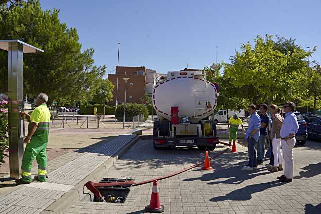Inspeccionan obras en la calle Kálamos para el aprovechamiento de aguas subterráneas en Las Rozas