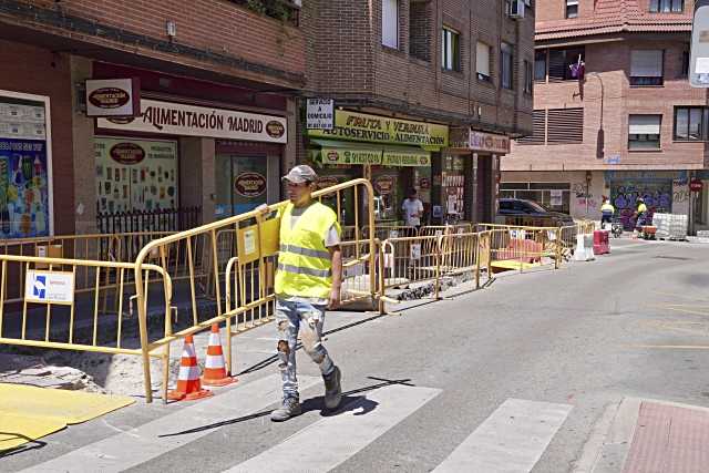 Comienzan las obras de rehabilitación de aceras en la Avenida Pocito de las Nieves en Las Rozas