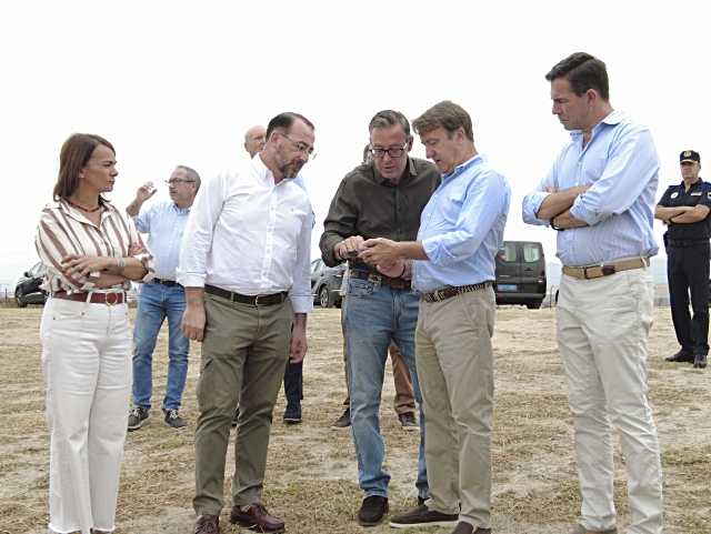 Alfonso Serrano y los alcaldes de Tres Cantos y Colmenar Viejo visitan las zonas afectadas por los incendios