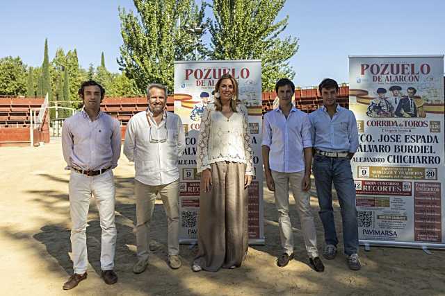 Pozuelo de Alarcón se prepara para la corrida de toros con toreros renombrados