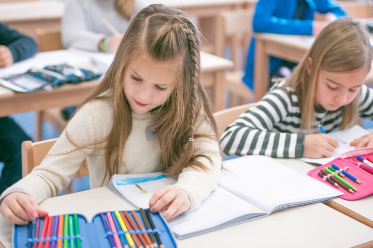 Se convocan ayudas municipales para la compra de material escolar en Alcobendas para el curso 2025-2026