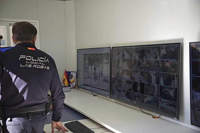 El alcalde de Las Rozas visita el Dispositivo Especial de Seguridad para las Fiestas de San Miguel 2025