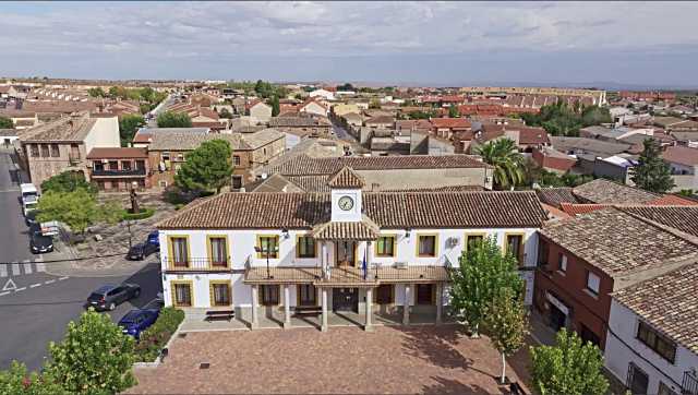 El equipo de Gobierno de Nambroca sale al paso de las acusaciones del Psoe local por la ornamentación de una rotonda