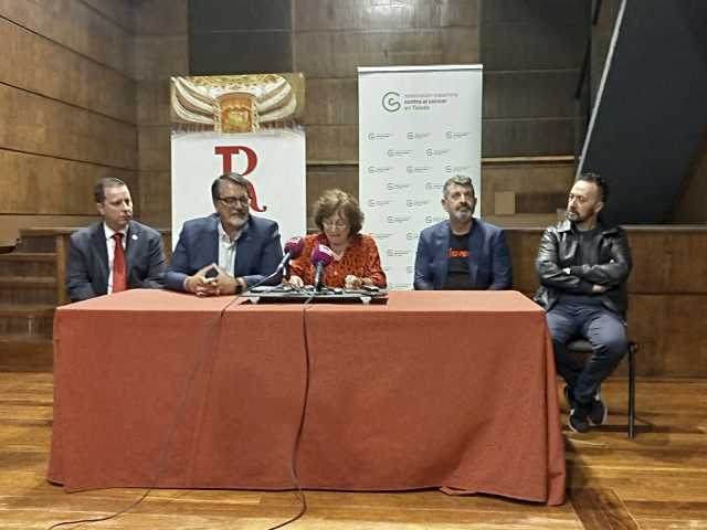 El Teatro de Rojas exhibe ‘Un monstruo viene a verme’ en colaboración con la AECC