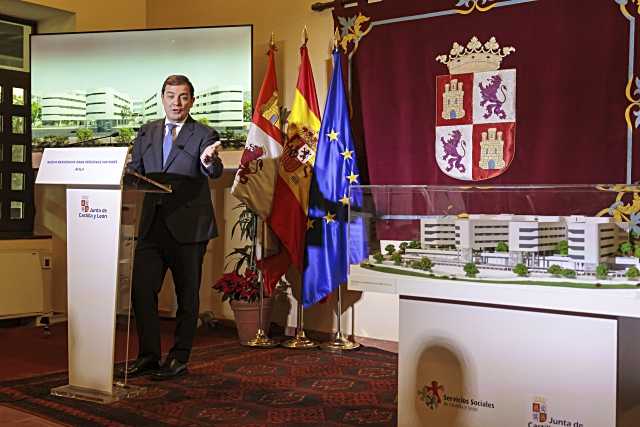 Alfonso Fernández Mañueco anunció la construcción de una nueva residencia para mayores en Ávila