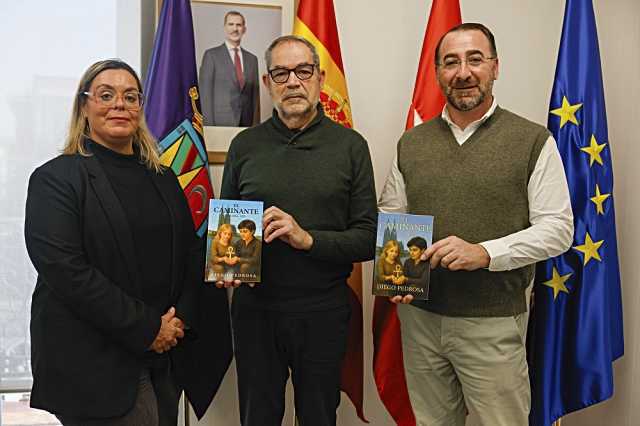 Diego Pedrosa presentó su primera novela ‘El caminante’ en el Ayuntamiento de Colmenar Viejo