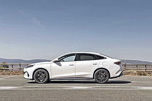Nuevo BYD SEAL 6 DM-i: Una berlina híbrida enchufable que combina eficiencia y versatilidad