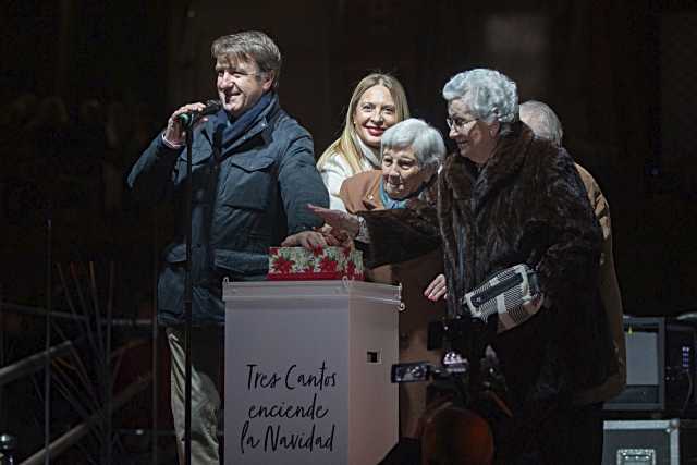 Tres Cantos enciende las luces navideñas en una celebración familiar