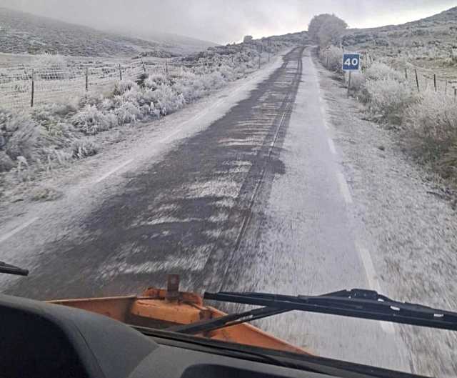 Escasas precipitaciones de nieve afectan la movilidad en Ávila por el hielo