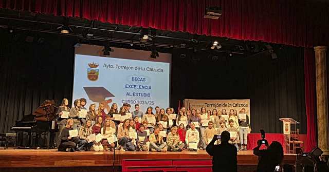 Torrejón de la Calzada repartió sus Becas de Excelencia Académica