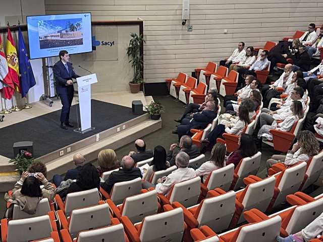 Alfonso Fernández Mañueco visita el nuevo Servicio de Ictus en el Hospital Nuestra Señora de Sonsoles en Ávila
