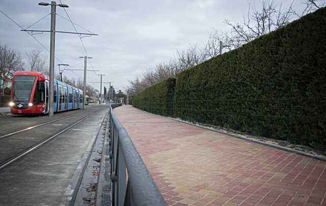 Finalizan las obras de acera en la carretera de Villaviciosa en Boadilla