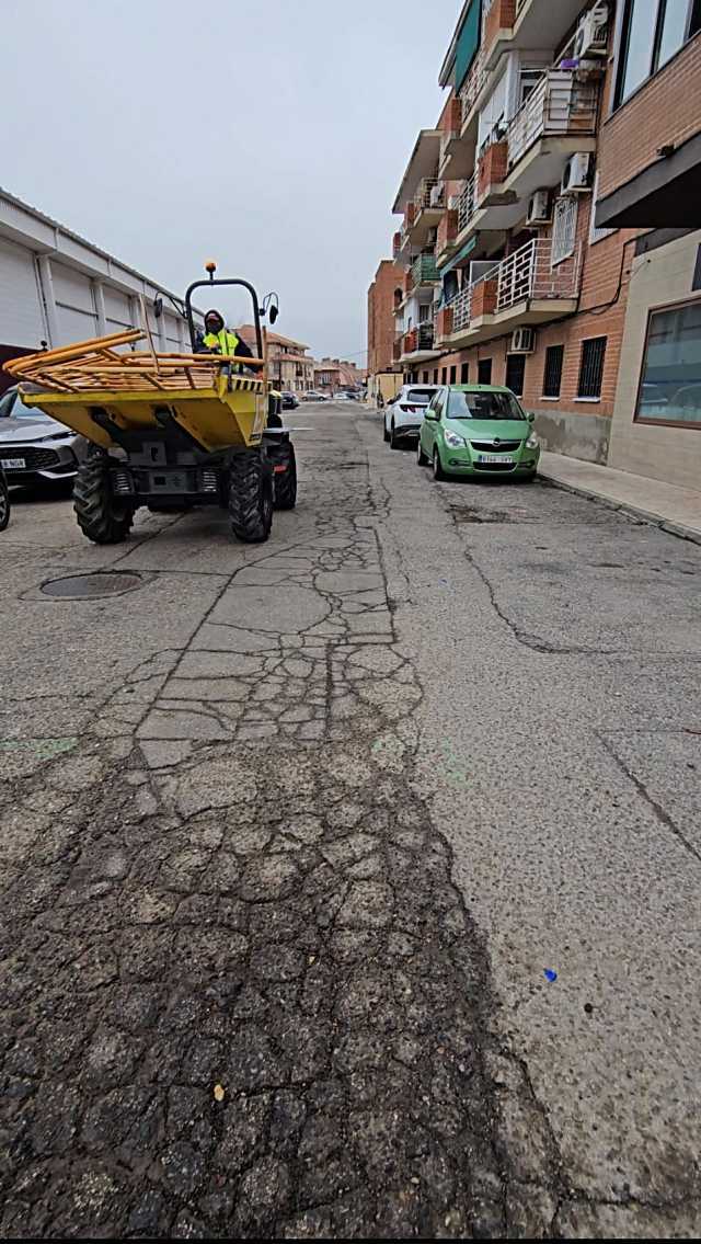 Torrejón de la Calzada comenzó el asfaltado y acerado en la calle Viñas