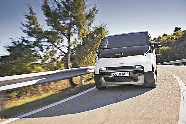 Probamos el PV5, la vuelta de KIA a los vehículos comerciales