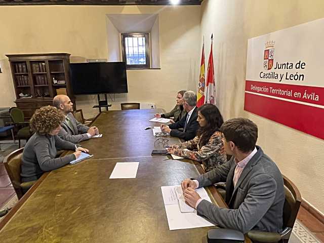 Reunión técnica entre la Junta de Castilla y León y CEOE Ávila para supervisar proyectos empresariales