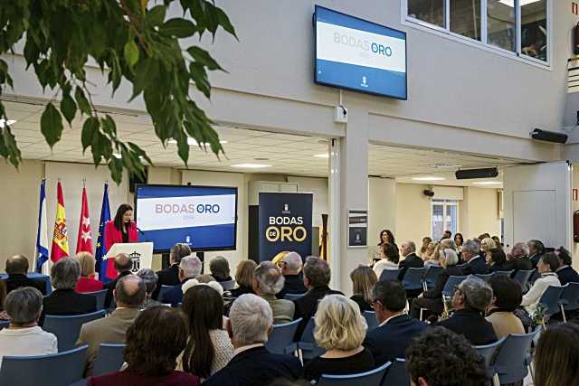 Majadahonda homenajea a 21 parejas por sus 50 años de matrimonio