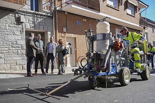 Visita del consejero de Presidencia a proyectos de rehabilitación en Colmenar Viejo