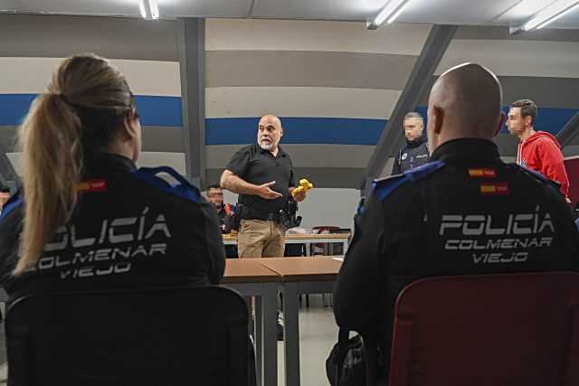 La Concejalía de Seguridad Ciudadana adquiere cuatro dispositivos táser para los policías locales.