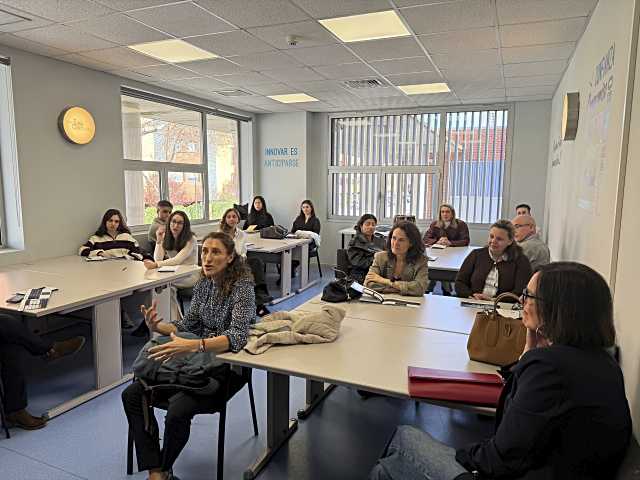El alcalde de Tres Cantos visita el espacio de coworking ‘Factoría Cultural’