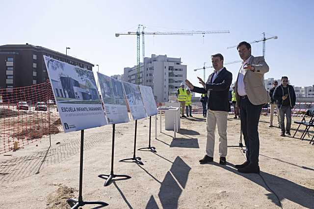 Colocación de la primera piedra de la Escuela Infantil Paraninfo en Tres Cantos