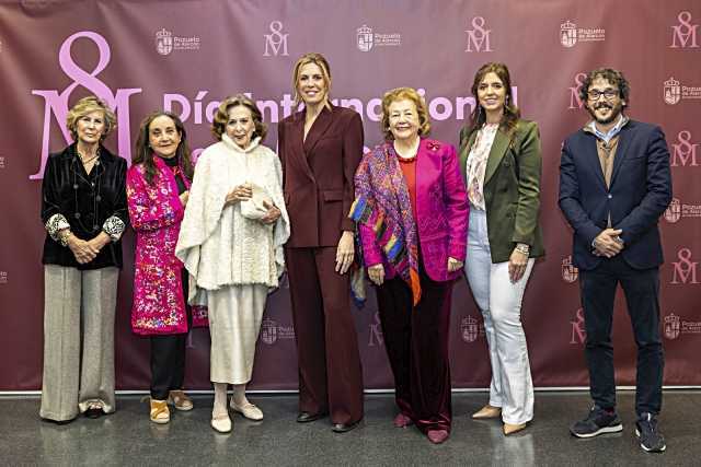 Pozuelo de Alarcón otorga el primer Premio 8 de Marzo a la artista Nati Cañada