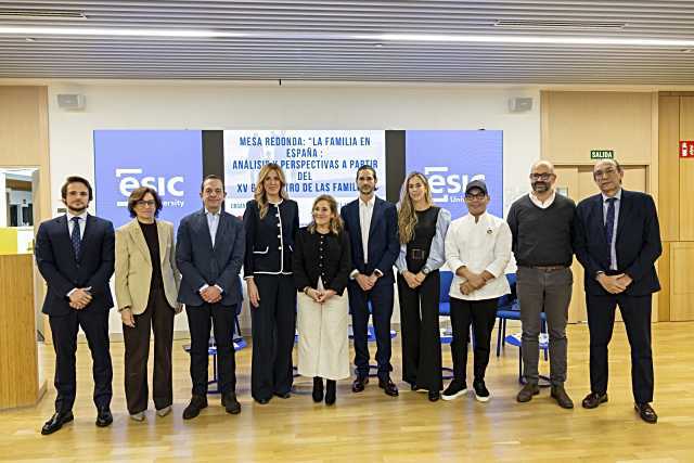 Clausura de la mesa redonda sobre familias en España en Pozuelo de Alarcón