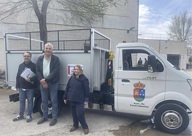 Casarrubuelos ha adquirido un nuevo camión eléctrico para el mantenimiento del municipio