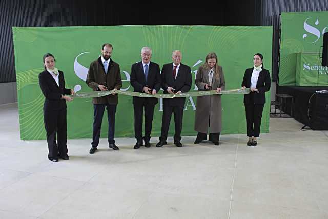 El alcalde de Illescas, Jose Manuel Tofiño, inauguró el nuevo parque comercial Señorío Plaza