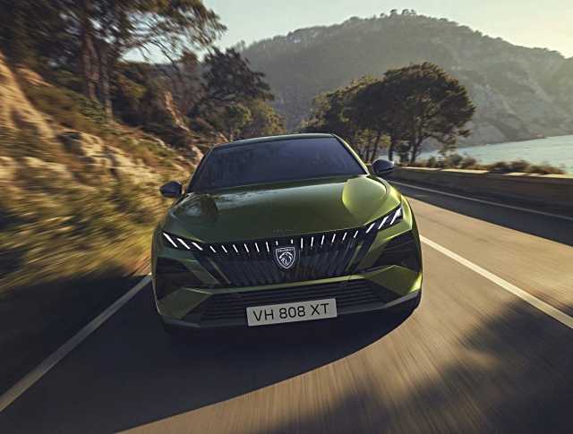 Peugeot lanza el E-408: un coche eléctrico que redefine la movilidad sostenible