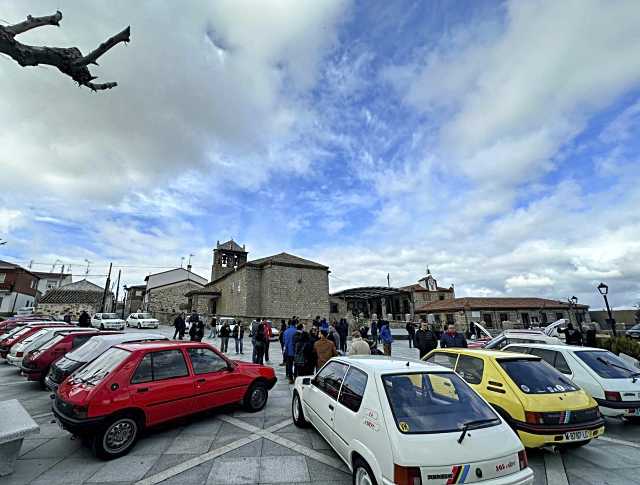 Más de cien personas participan en el evento de Peugeot 205 en Tornadizos de Ávila