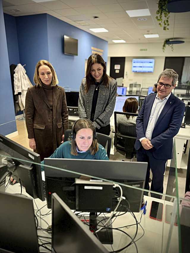 Lola Moreno visitó el Centro de Atención del Servicio de Teleasistencia Municipal