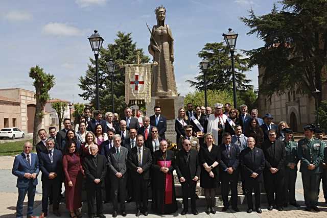 Madrigal de las Altas Torres rindió homenaje a Isabel I de Castilla en su 575 aniversario