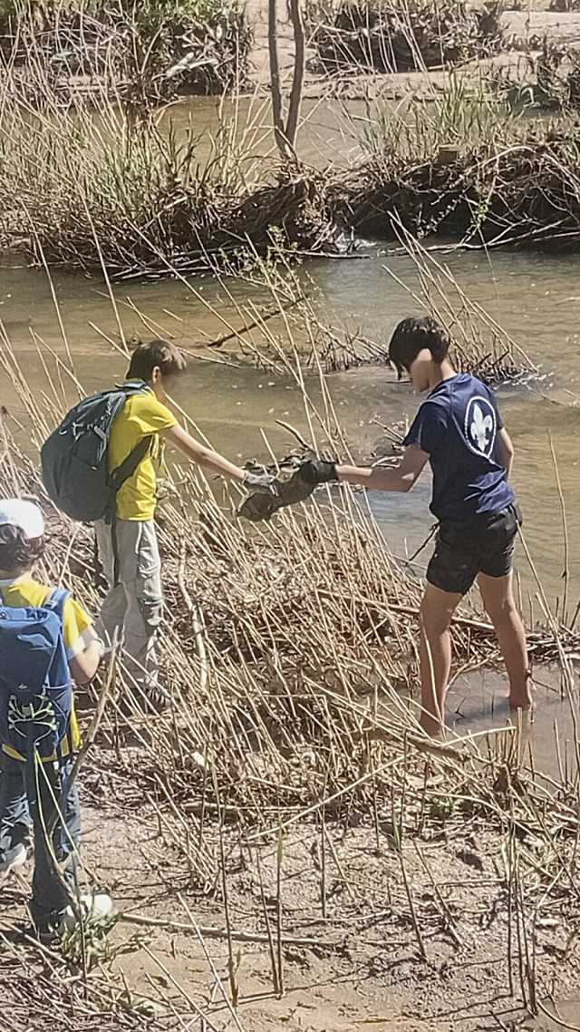 Más de 28 kilogramos de desechos recolectados por el Grupo Scout Gredos en el río Adaja