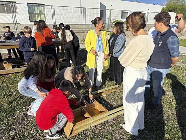 La alcaldesa de Olías del Rey, Charo Navas, ha visitado el CEIP ‘Pedro Melendo García’