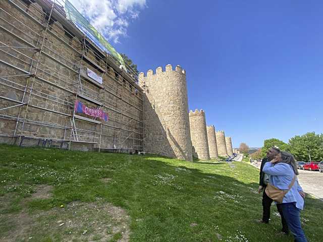 Comienzan labores de mantenimiento en el lado norte de la muralla de Ávila