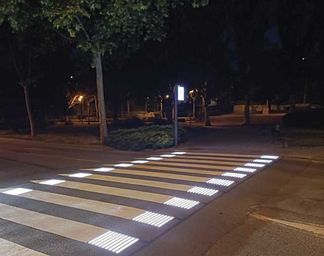 Pozuelo de Alarcón instala 17 pasos de cebra inteligentes para mejorar la seguridad vial