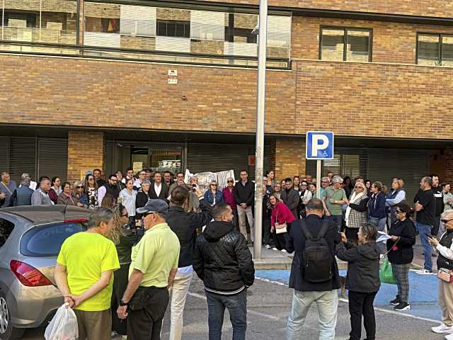 La Asociación de Vecinos de El Quiñón en Seseña se concentró para volver a reclamar el centro de salud