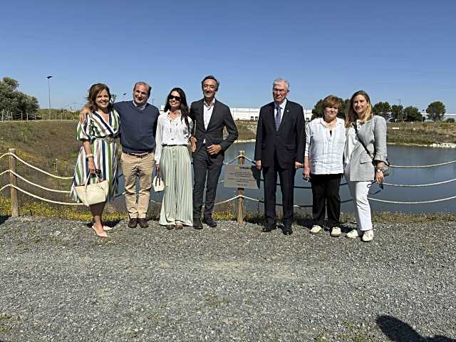 Tofiño ha acudido a la inauguración de una nueva zona verde en medio de una zona industrial