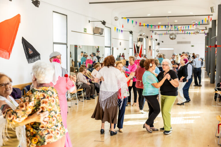 Los mayores de Pozuelo disfrutarán de tardes de baile popular con música en vivo en julio